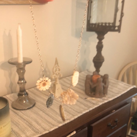 Sterling silver and shell flower necklace - Picture 8 of 9